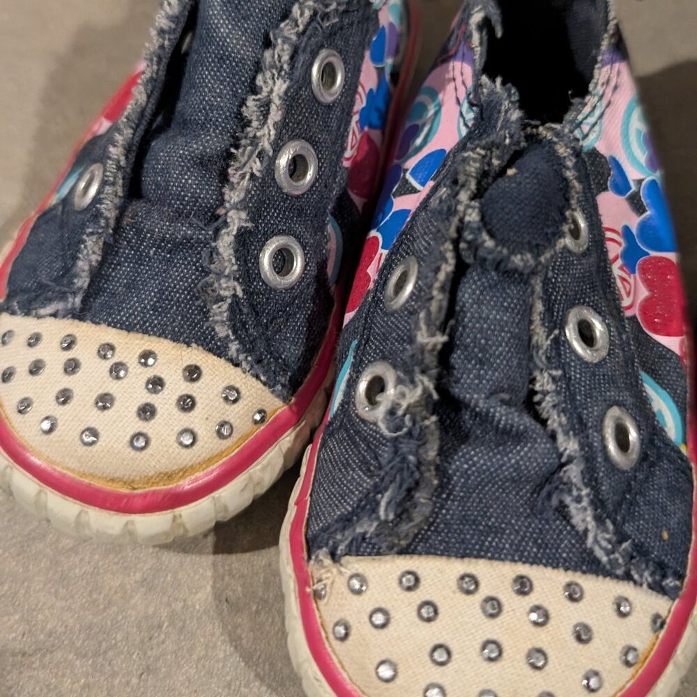 Jumping Bean - Canvas slip on girls shoes - baby size 4
